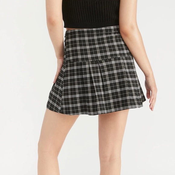 Black and white plaid pleated high rise mini skirt - Picture 2 of 2